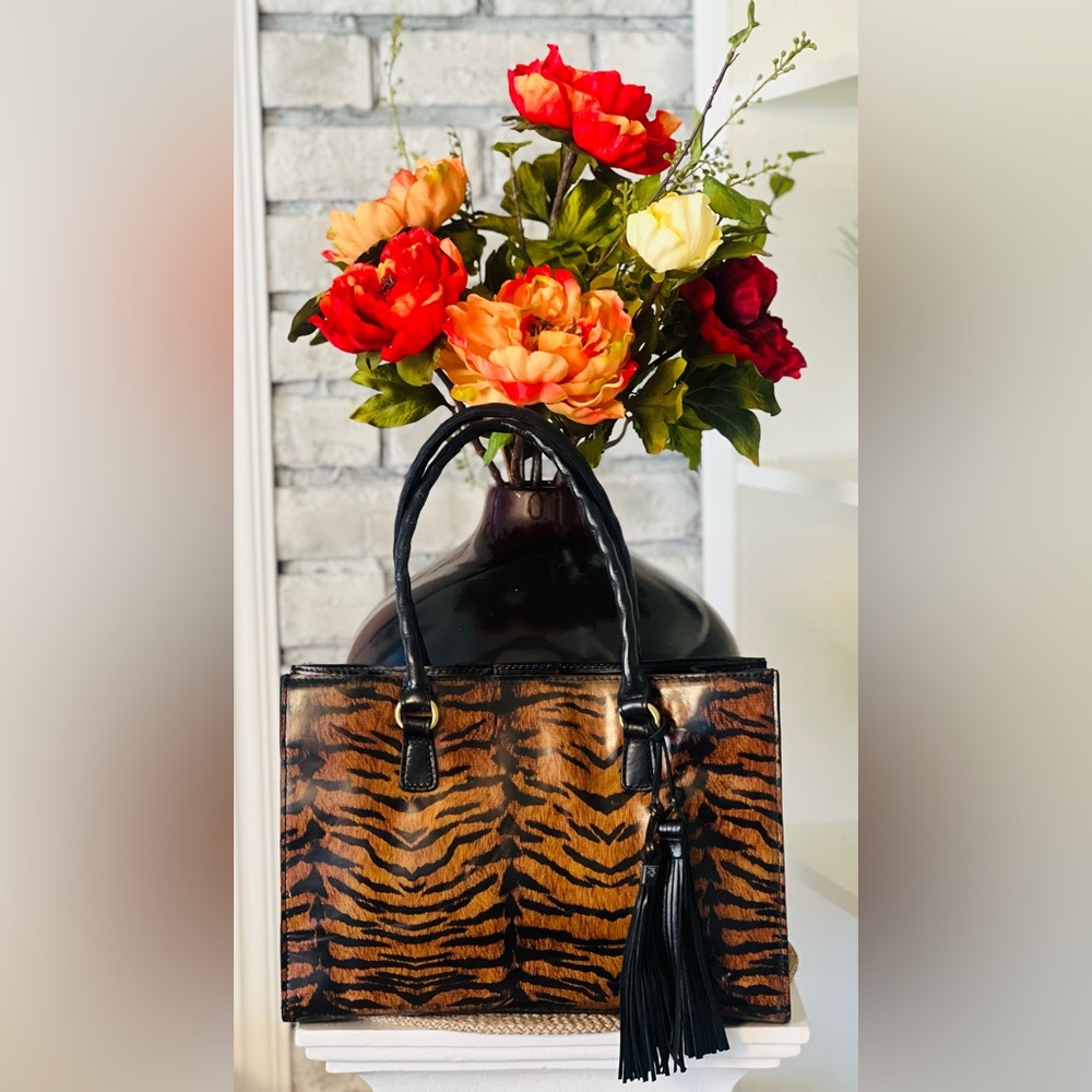 NWOT Patricia Nash Tiger Print Handbag